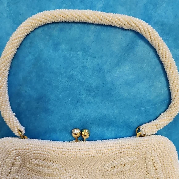 Elegant Cream Beaded Clutch - Picture 5 of 16